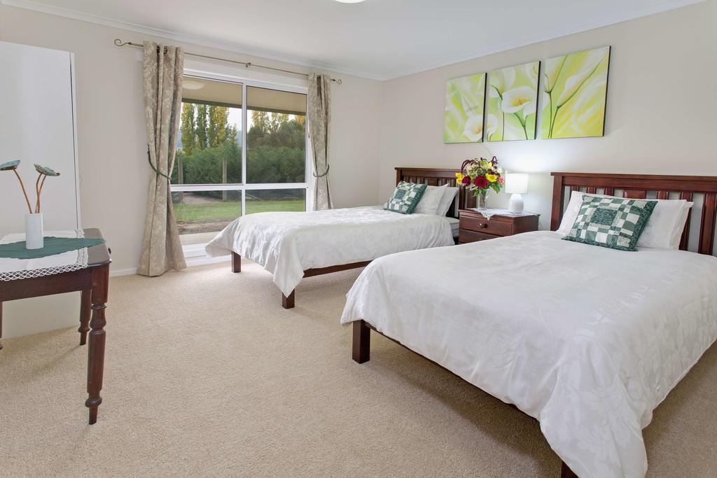 Brookfield Guest House Myrrhee Екстериор снимка
