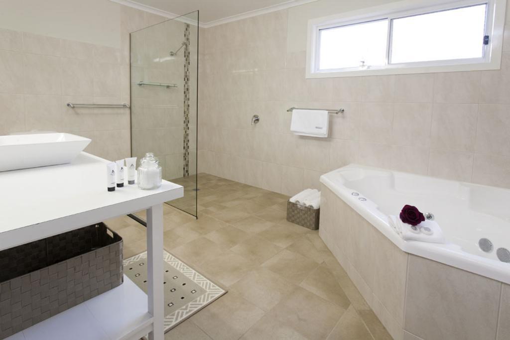Brookfield Guest House Myrrhee Екстериор снимка
